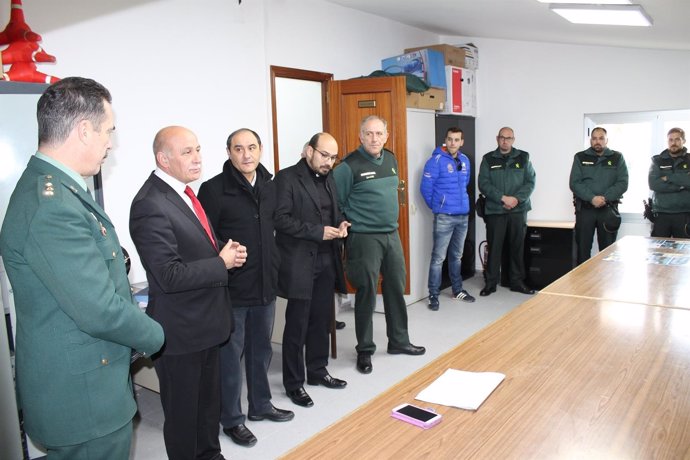 El subdelegado, en el cuartel de la Guardia Civil de Toro. 