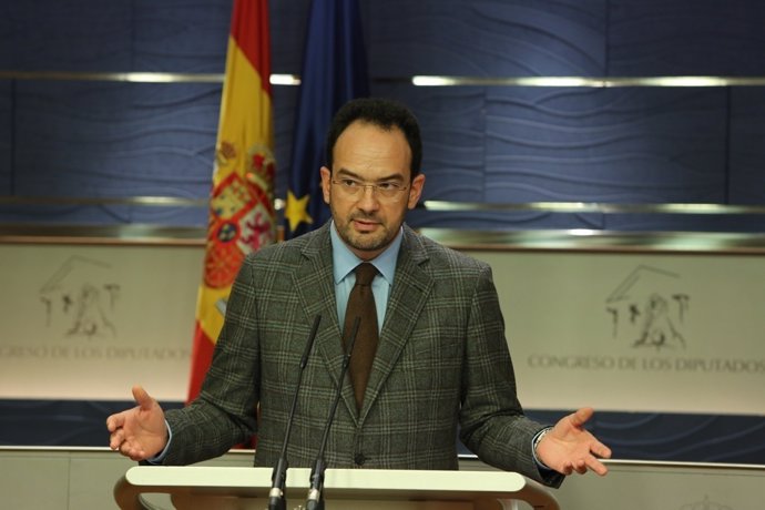 Rueda de prensa de Antonio Hernando en el Congreso