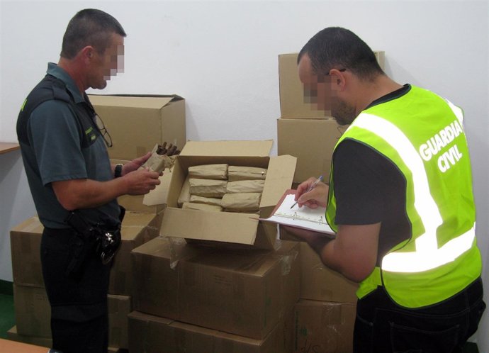 La Guardia Civil se incauta de más de 30.000 puros artesanales en un vehículo