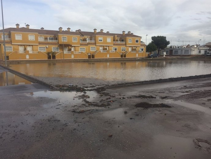 Descampado, garajes inundados, lluvias, riadas, en los Dolores de la Ermita 