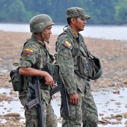 Soldados Ecuador en la frontera con con Colombia