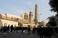 Muerte de niña de 10 años eleva a 27 los fallecidos en atentado en una catedral de Egipto