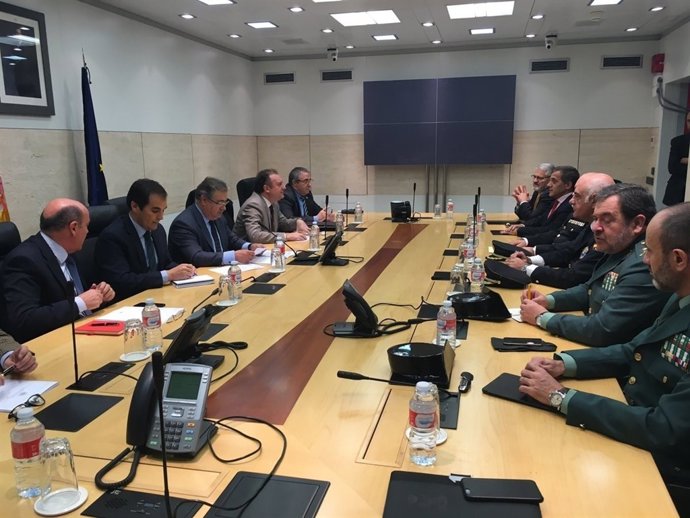 Zoido preside la reunión de la mesa de valoración de la amenaza terrorista