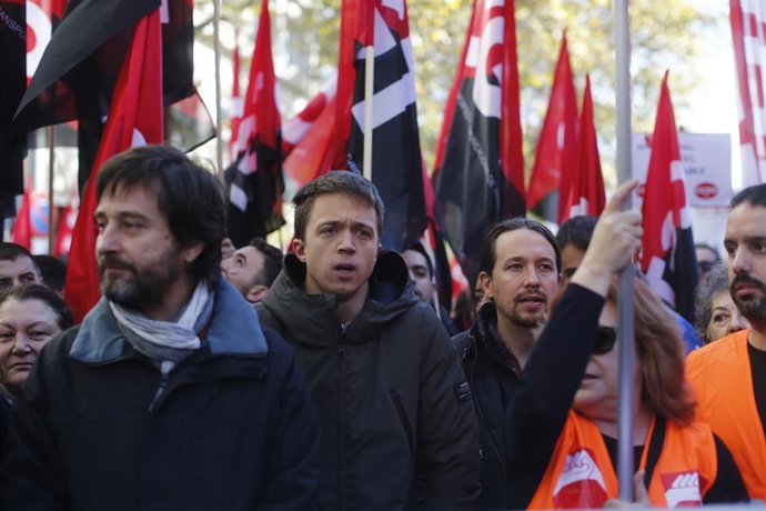 Pablo Iglesias, Errejón y Rafa Mayoral en la manifestación por Contact Center