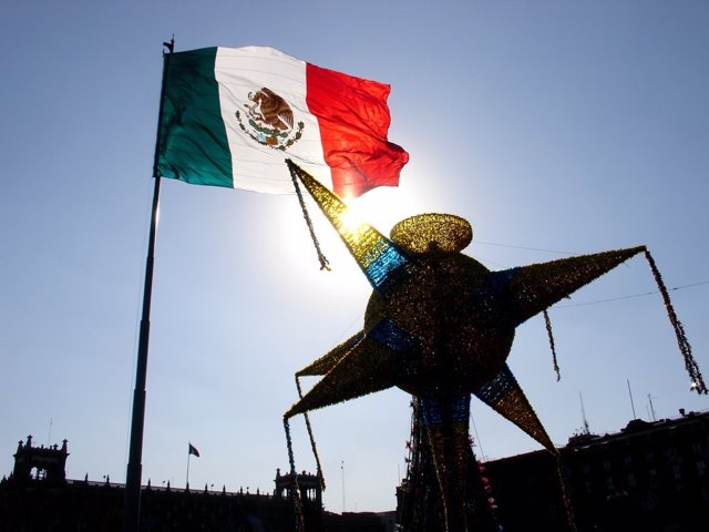 Piñata en el zócalo de Ciudad de México