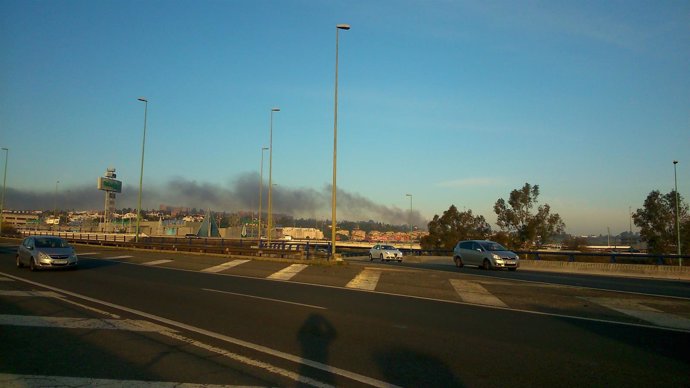 Columna de humo visible en el Aljarafe.