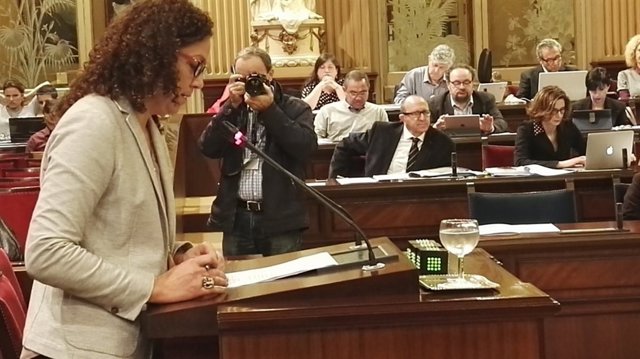 La consellera de Hacienda, Catalina Cladera, durante el pleno de Presupuestos