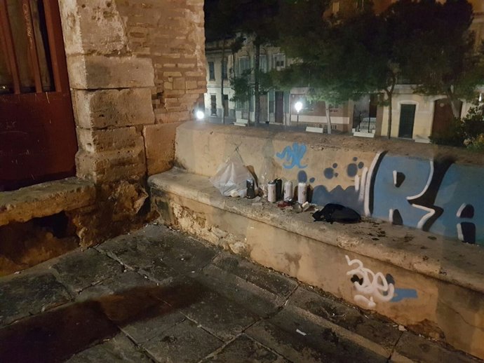 Denunciado un joven por realizar un grafiti en el monumento de Los Silos