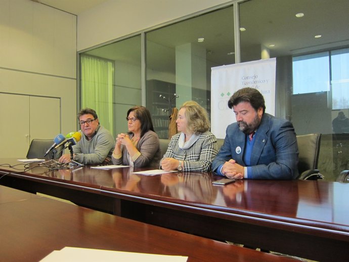 Firma del Pacto Social y Político por el Ferrocarril en Extremadura