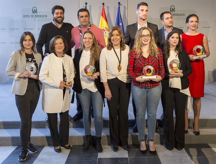 Susana Díaz preside en San Telmo la entrega de los Premios Andalucía Joven