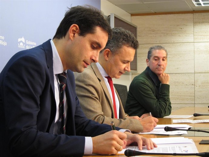 Firma convenio reconocimientos médicos por Juegos Escolares