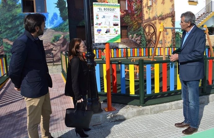 Diputación renueva el parque infantil de Tahivilla