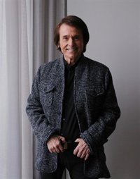 Raphael arrancará en Almería su gira nacional 'Loco por cantar' el 21 de abril