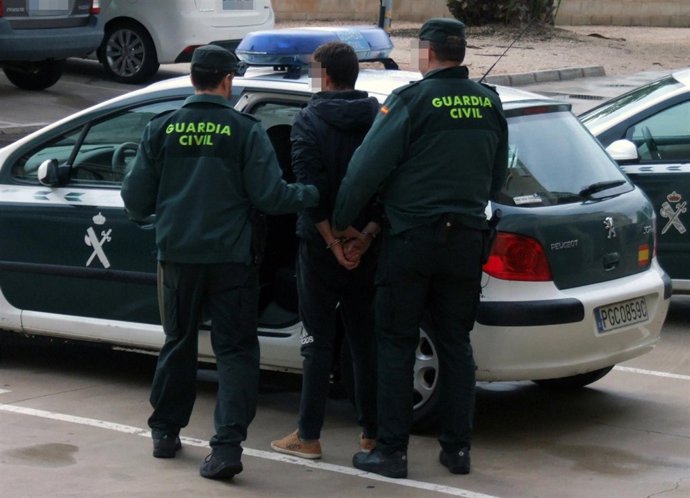 Detenido un joven como presunto autor de 10 robos con fuerza en viviendas 