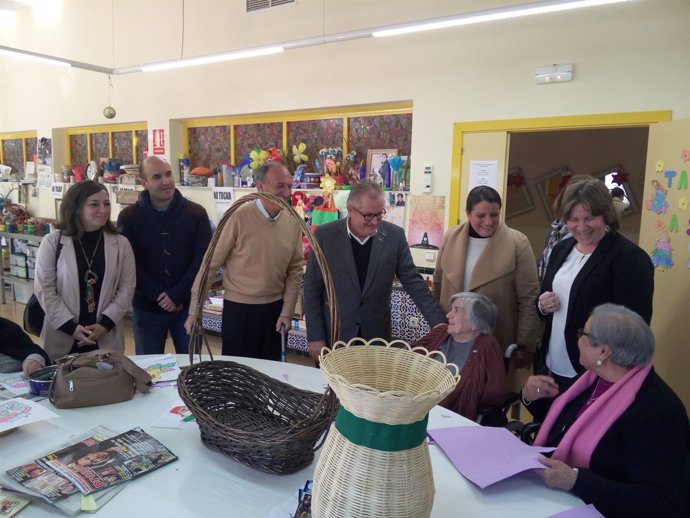 Visita a la residencia de mayores de Almonte