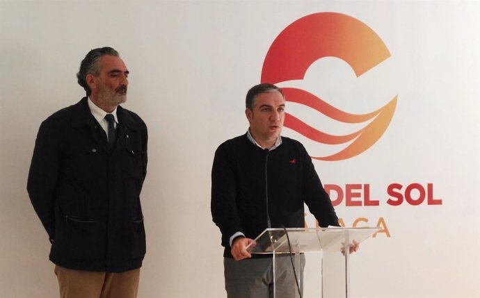 El presidente de Diputación, Elías Bendodo, y el de Aehcos, Luis Callejón.