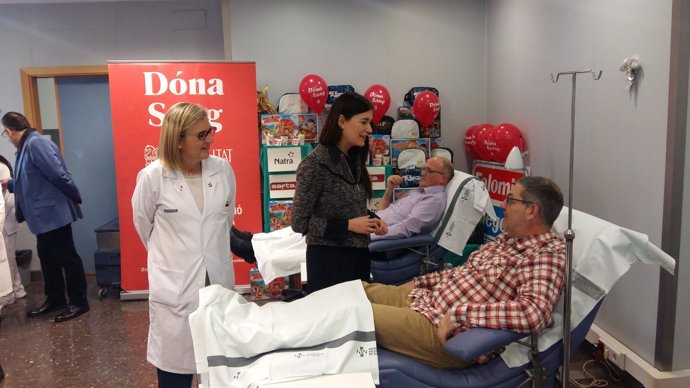 Carmen Montón anima a donar sangre