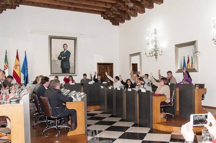 Pleno de la Diputación de Cáceres de Presupuestos 2017