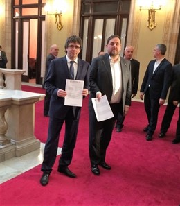 El presidente y el vicepresidente del Govern, Puigdemont y Junqueras
