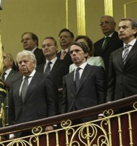 El Patronato de Elcano reunió a los expresidentes del Gobierno González, Zapatero y Aznar 