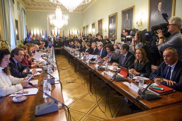 Reunión de los consejeros de Presidencia con el Gobierno