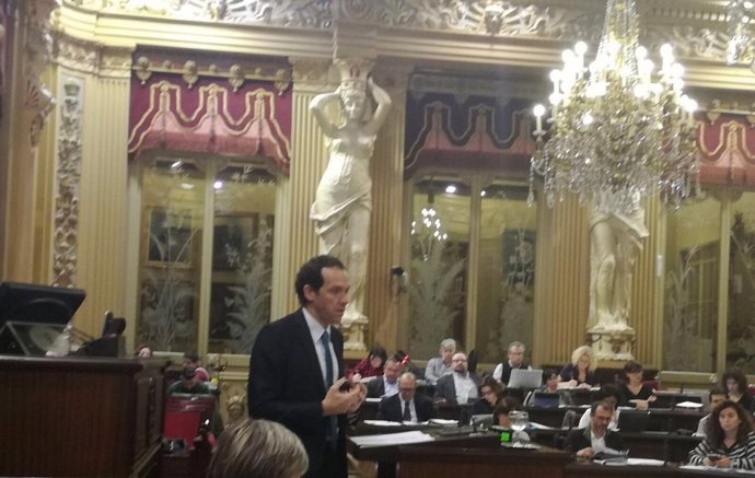 El conseller Marc Pons durante el pleno de Presupuestos