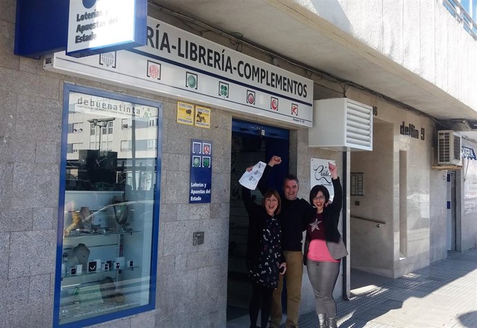 Un de los despachos que ha vendido el segundo premio en la capital