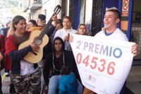 El Partido Comunista reparte 56,2 millones del segundo premio en Pinos Puente (Granada)