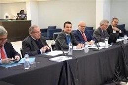 El consejero preside la reunión