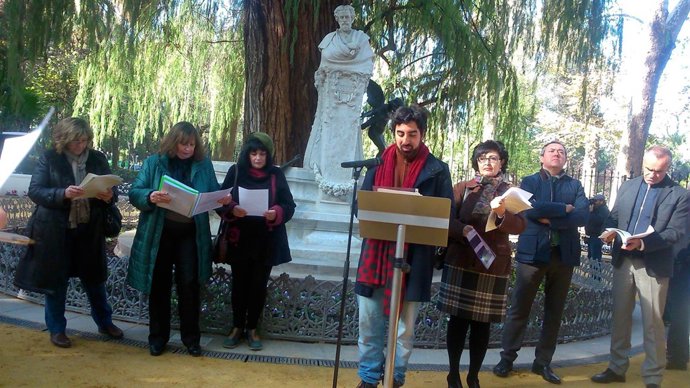 Acto en la glorieta de Bécquer.