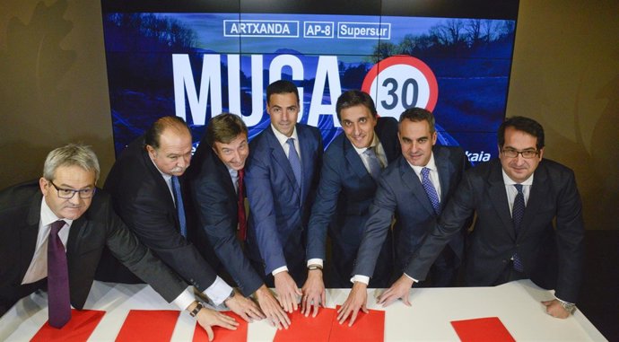 Firma del convenio entre Diputación y entidades bancarias