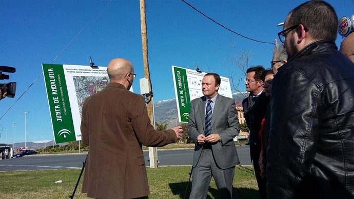 Inicio de las obras del carril bici de El Ejido.