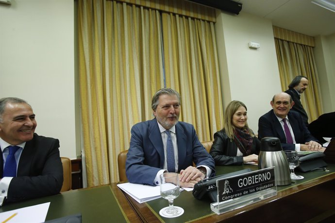 Iñigo Méndez de Vigo y Marta Rivera de la Cruz en la Comisión de Cultura