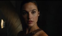 Gal Gadot consigue su espada en la nueva imagen de Wonder Woman