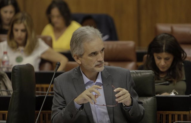 Aquilino Alonso en el Pleno del Parlamento