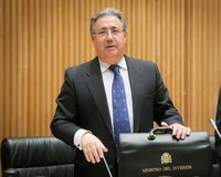 Zoido felicita la Navidad con aceite de la fábrica de Sevilla que quedó destrozada en julio por un incendio