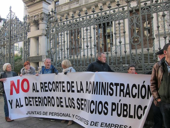Trabajadores de la Junta de Personal Funcionario de Asturias se manifiestan