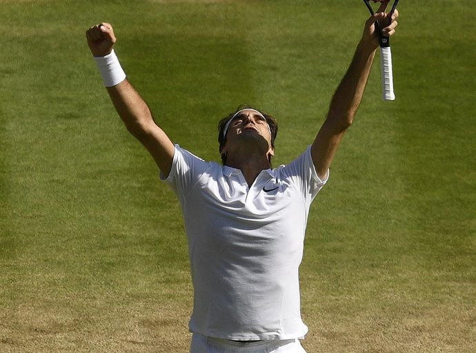  El Tenista Suizo Roger Federer En Wimbledon