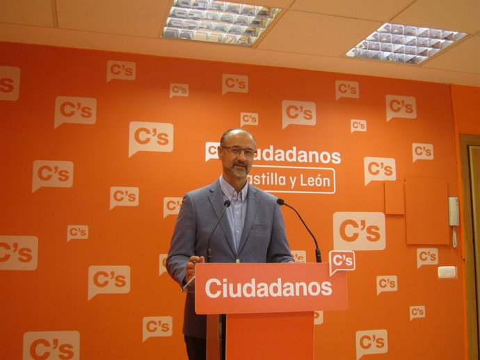 Luis Fuentes, en la sede de Cs, analiza la actualidad. 