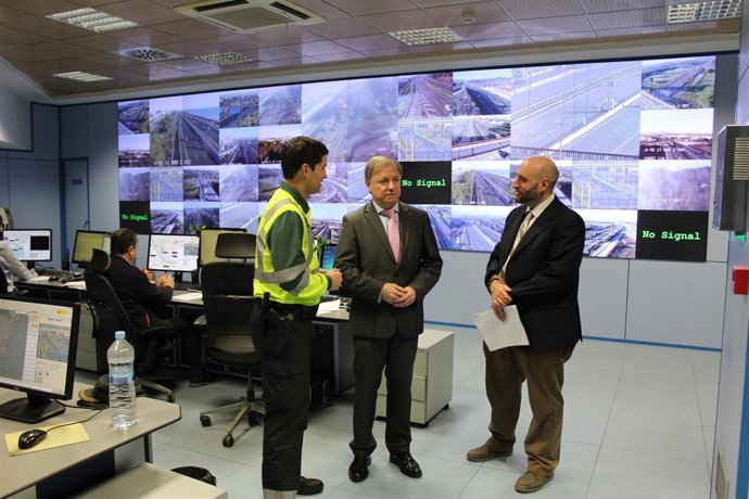 Juan Carlos Moragues,  visita el Centro de Control de Tráfico de Valencia