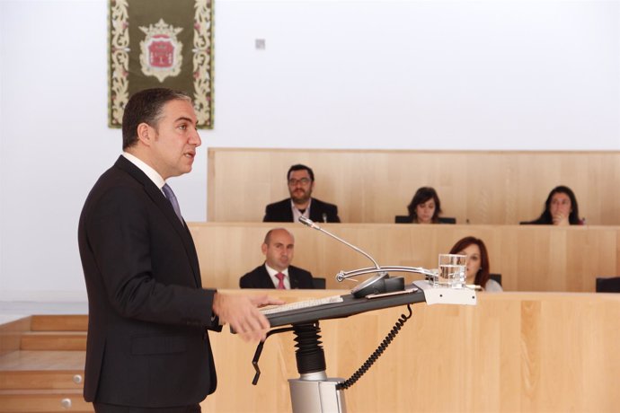 Elías Bendodo presidente de la Diputación de Málaga pleno presupuesto 2016