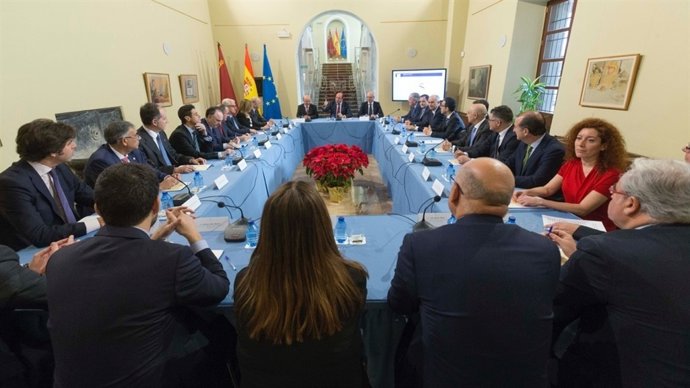 Pedro Antonio Sánchez se reúne con directivos de las entidades financieras