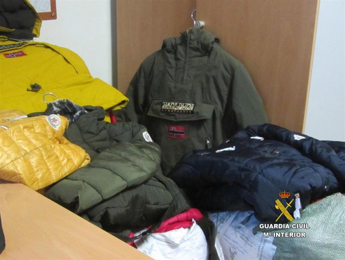 Prendas requisadas en el mercado de Noja
