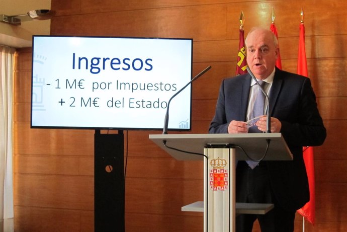 El concejal de Hacienda, Eduardo Martínez Oliva, presenta borrador Presupuestos 