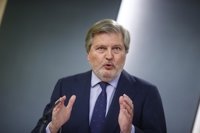 El Gobierno pide a Puigdemont respetar al TC y no dejarse llevar por los "radicales" ante la cumbre sobre el referéndum