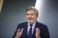 El Gobierno pide a Puigdemont respetar al TC y no dejarse llevar por "radicales" ante la cumbre sobre referéndum