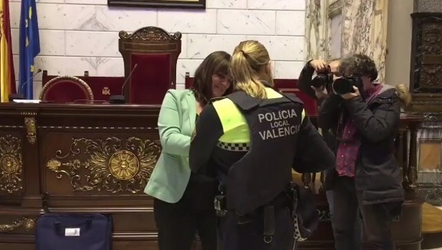 Entrega de lso chalecos antibalas para mujeres policía