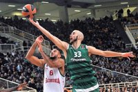 Panathinaikos frena a Baskonia