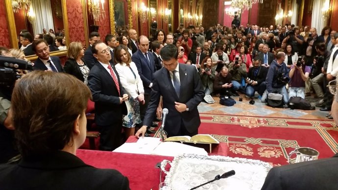 Francisco Cuenca toma posesión como alcalde de Granada