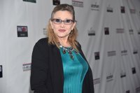 Carrie Fisher, estable dentro de la gravedad tras sufrir un infarto en pleno vuelo